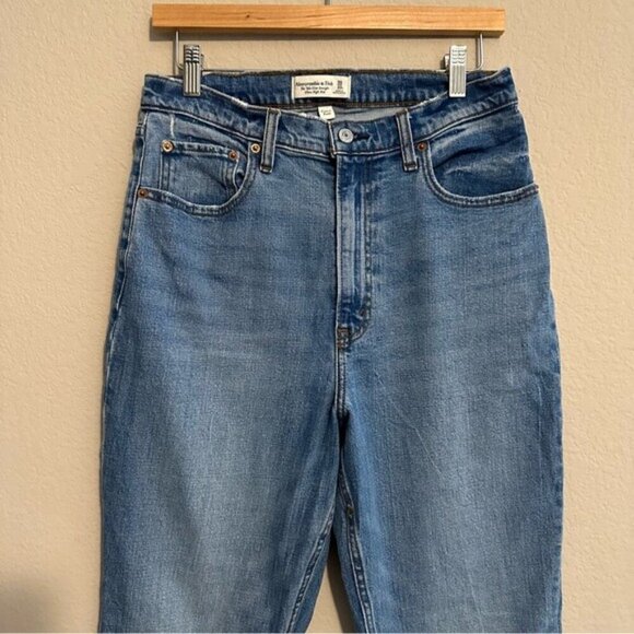 Abercrombie & Fitch Curve Love 90’s Straight Ultra high Rise Jeans Size 30 - Picture 4 of 8